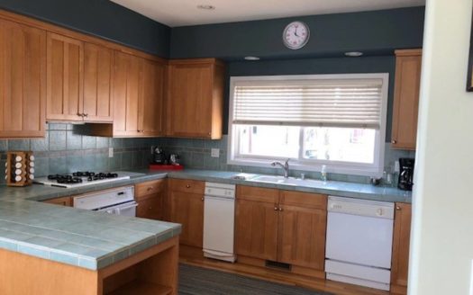 Convenient Cottage – MONTHLY RATES AVAILABLE!!