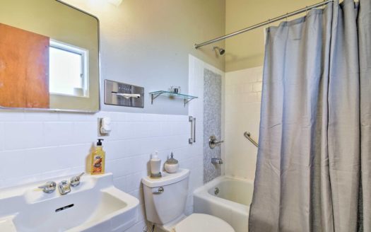 Convenient Cottage – MONTHLY RATES AVAILABLE!!